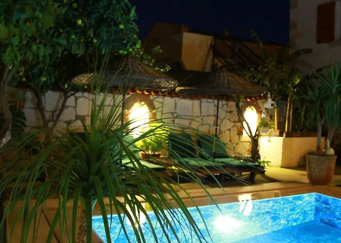 فندق Bademici ألاتشاتي